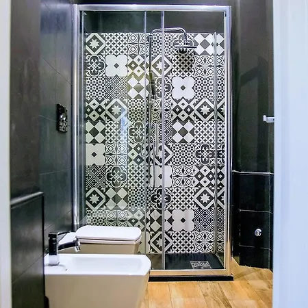 Yhome | Royal Vittorio アパート